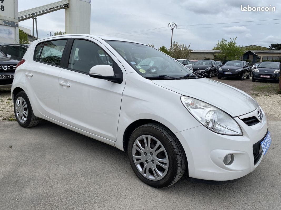 HYUNDAI i20 1.4 CRDi 75 Pack Sensation (image 2)
