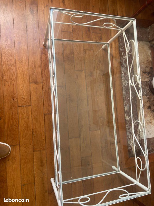piètement de table basse décor de bélier double patine avec verre . XX siècle