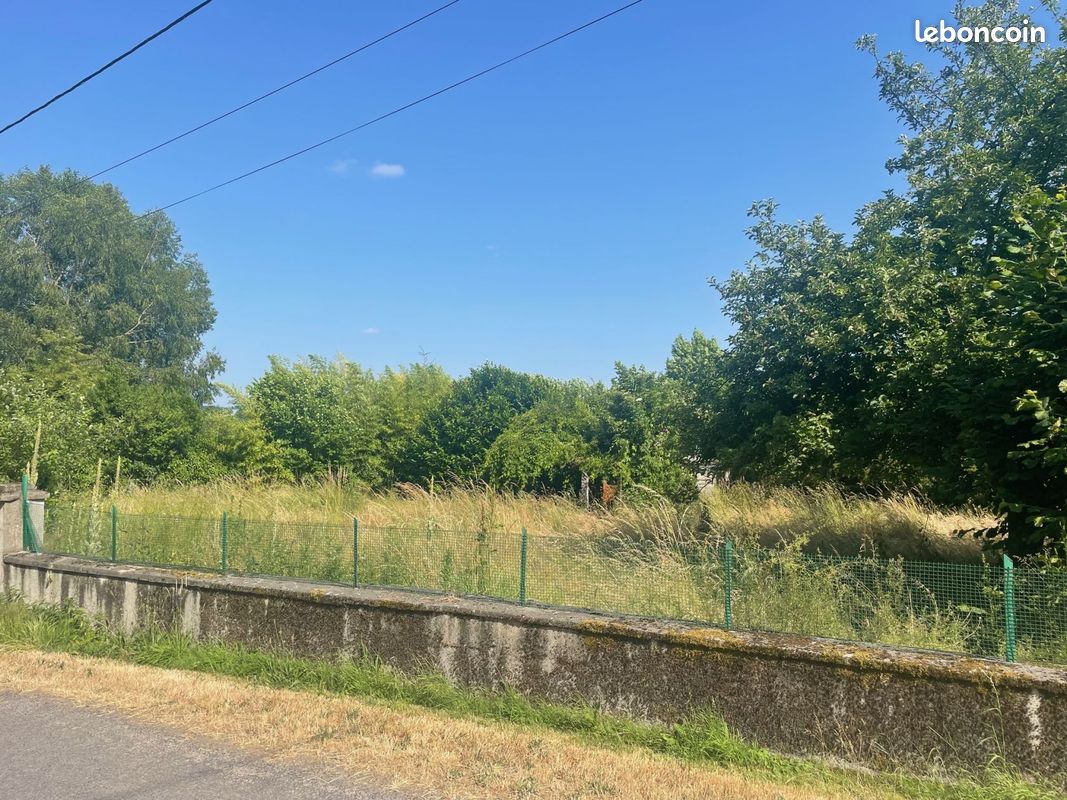 Terrain 1005 m² · à Glénat · 1 005 m² · 19 000 €