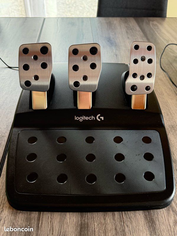 Volant logitech (image 2)
