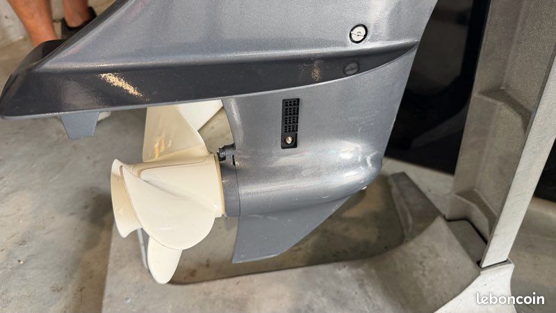 Moteur yamaha four stroke 15cv arbre court (image 11)