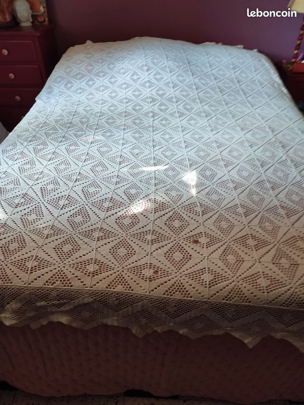 Dessus de lit ancien au crochet (image 1)