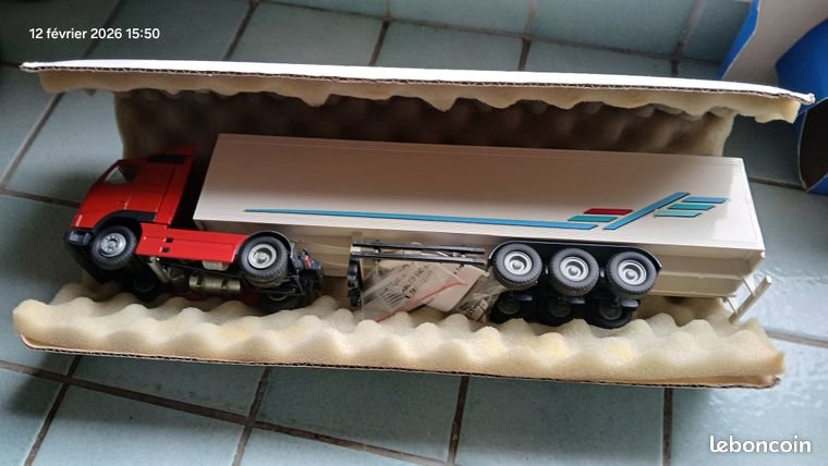 Camion Volvo FH Avec Remorque - Conrad 1/50 - Neuf - Modèle Réduit Métal