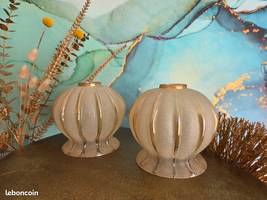 Paire de globes vintage en verre granité ambré (image 1)