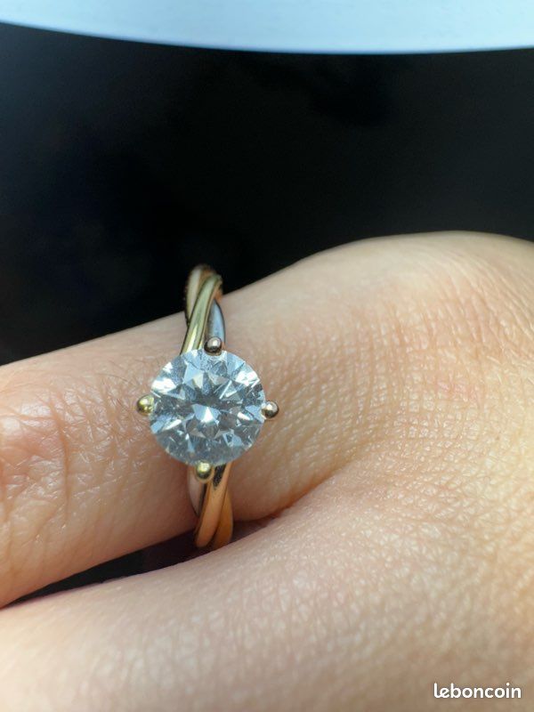 Exceptionnelle Bague solitaire neuve 0,93 carats G/VS certificat