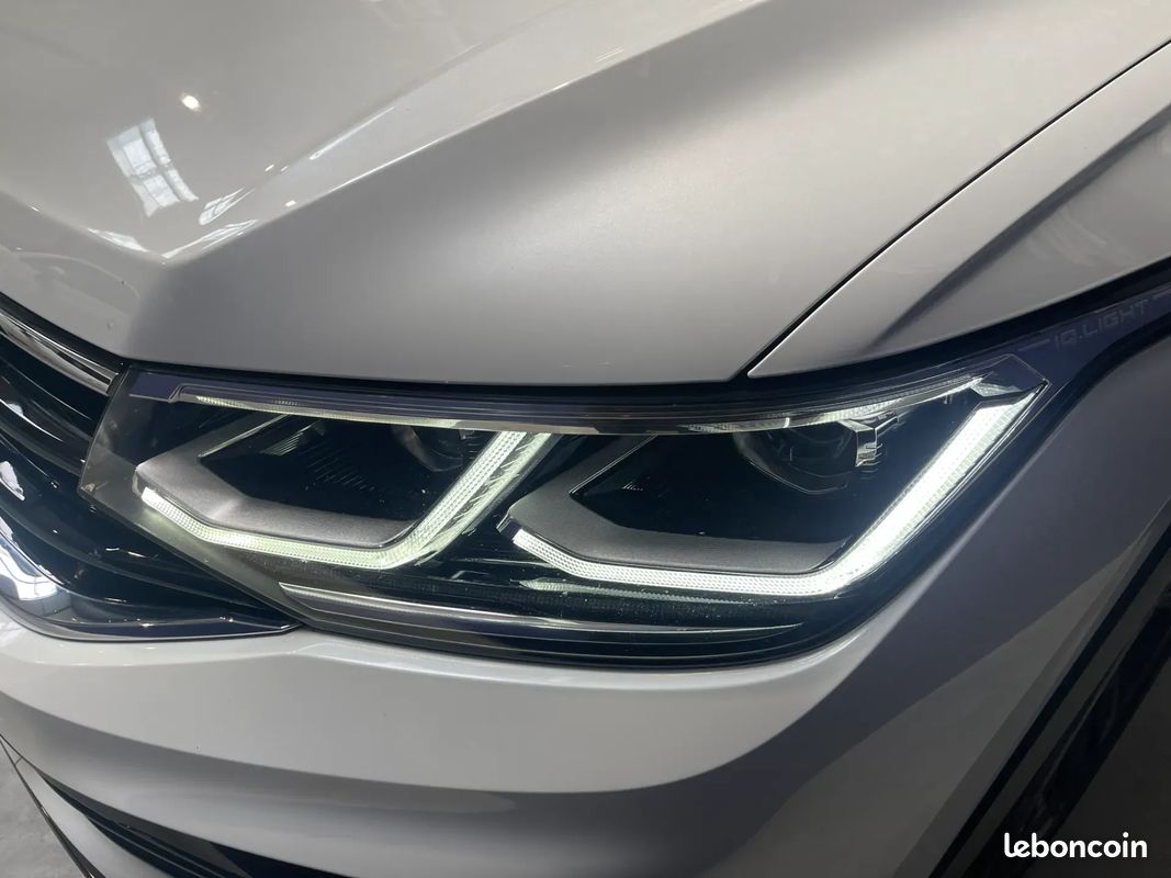 VOLKSWAGEN Tiguan 2.0 TDI 150ch R-Line - 2022 - CarPlay - Virtual cockpit - Led d'ambiance - Boîte auto (image 18)