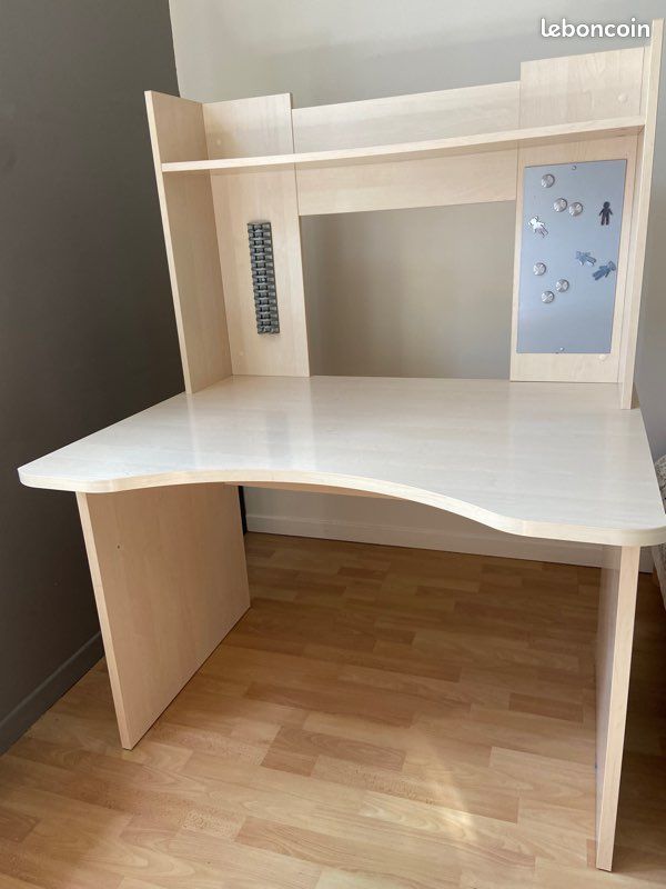 Bureau (image 1)
