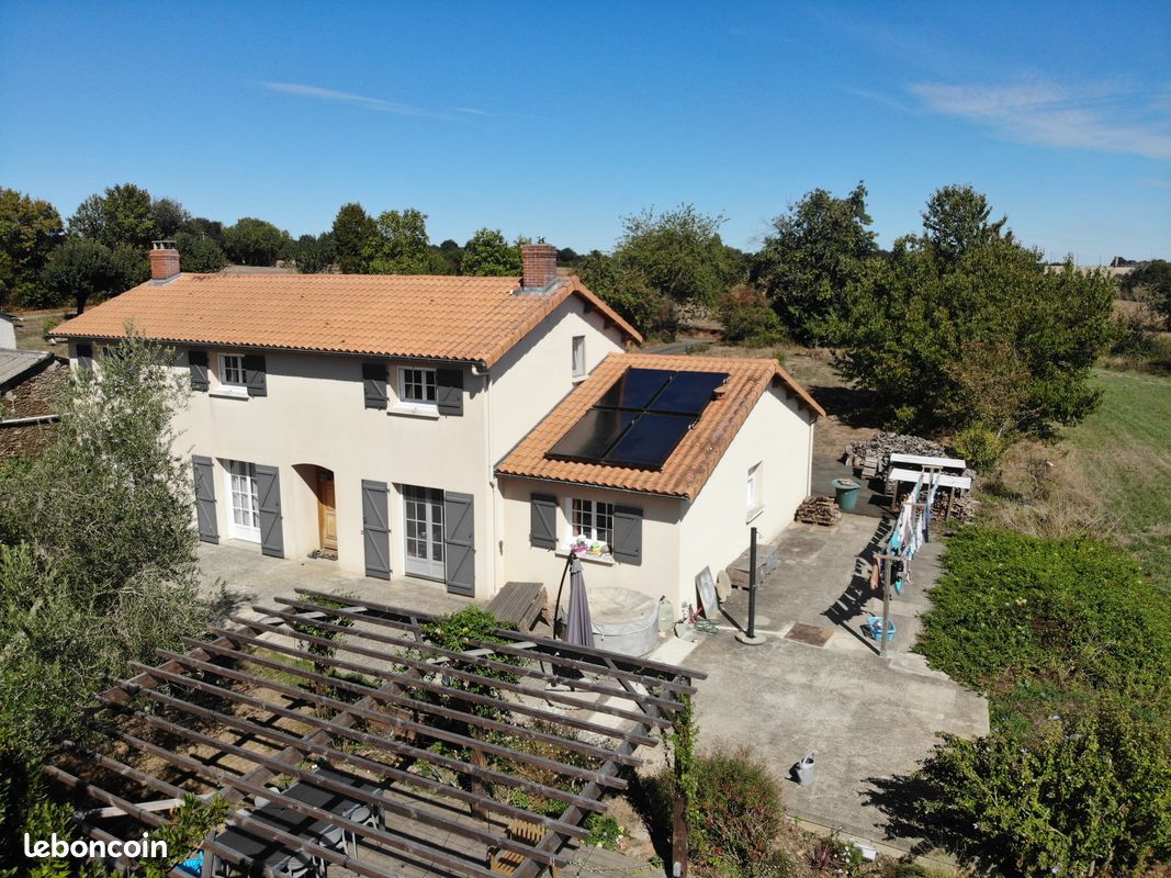 Maison 6 pièces 147 m² · à Chemillé-en-Anjou · 147 m² · 365 000 €