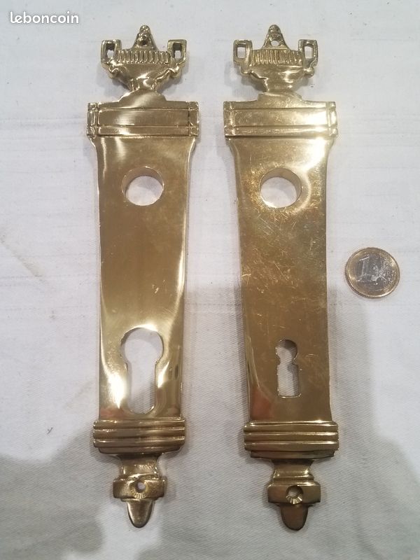 Ancienne ferrure de porte (image 1)