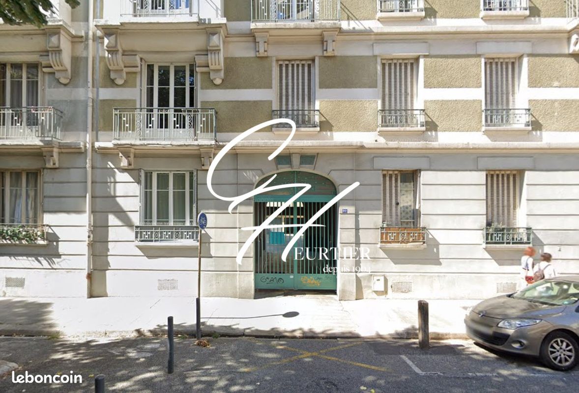 Parking 12 m² · à Grenoble · 12 m² · 82 €