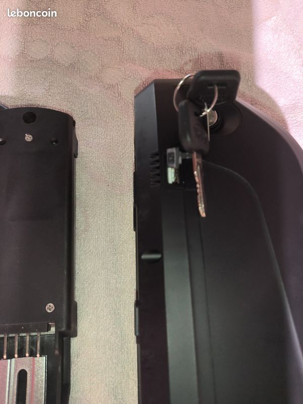 Batterie pour vélo électrique neuve au lithium ion 48 v 17,5 ah 840 wh, avec son chargeur et sa platine de fixation (image 3)