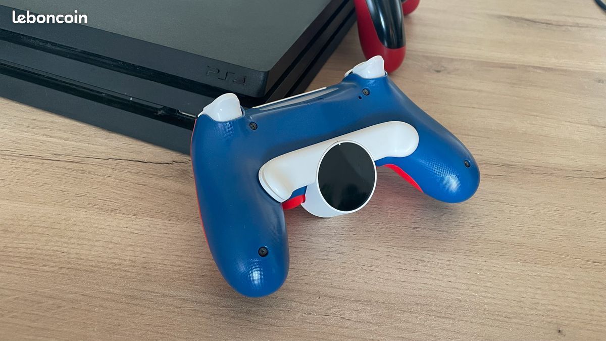 PS4 pro 1 To + 2 manettes (image 4)
