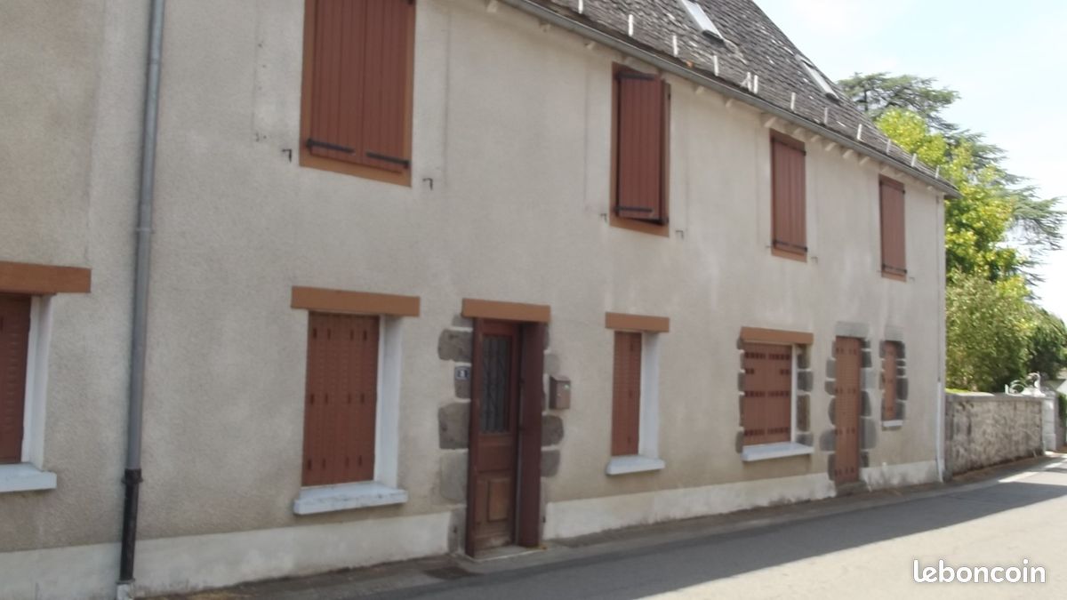Maison 8 pièces 162 m² · à Saint-Illide · 162 m² · 50 000 €