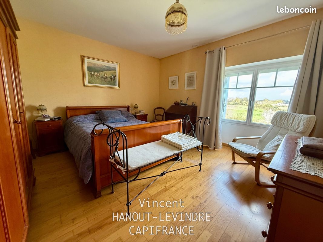Maison 11 pièces 200 m² · à Étriché · 200 m² · 399 500 €