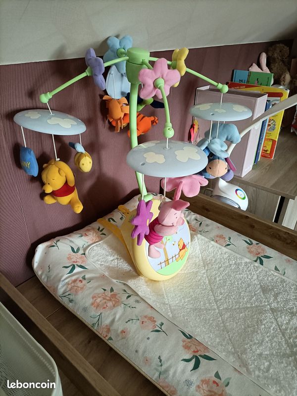 Mobile Winnie l'ourson " TOMY" (image 2)