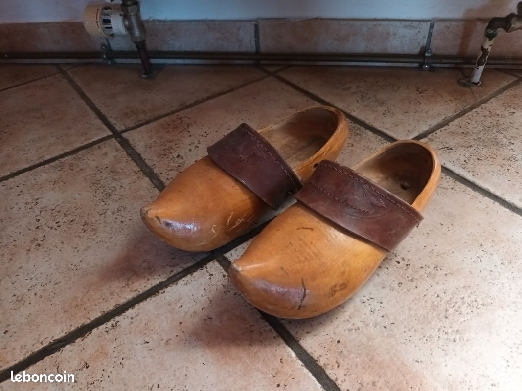 Vends 3 paires de sabots en bois - Décoration