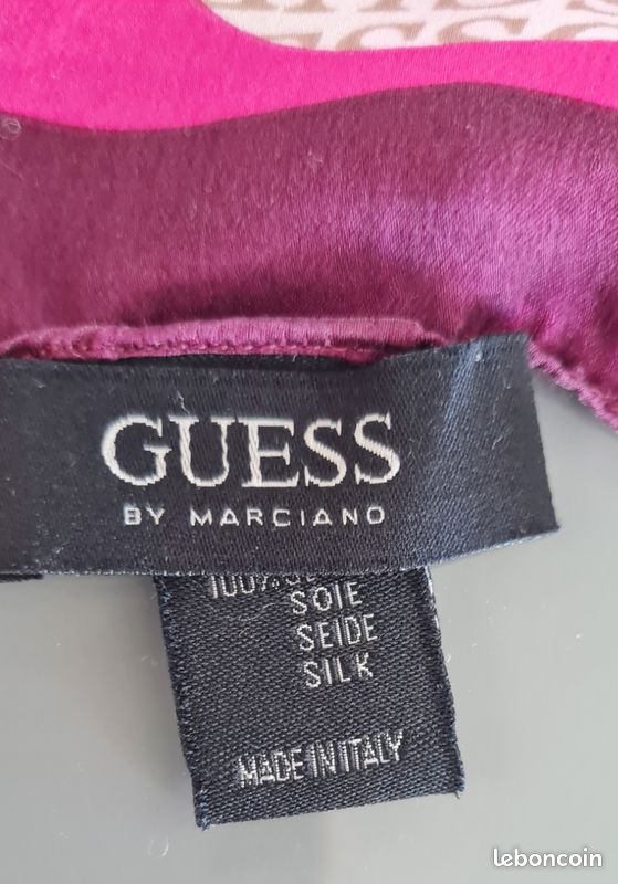 Foulard Carré En Soie Vintage Guess - Bleu - Cadeau Pour Femme - Très Bon État