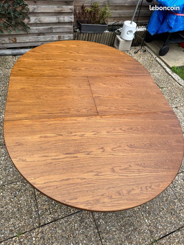 Table en chêne (image 1)