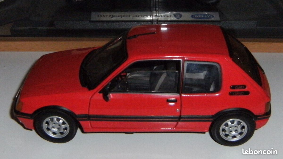 Voiture miniature Peugeot 205 GTI 1990 Rouge SOLIDO 1:18 Collection