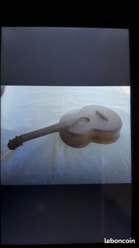 Guitare en Noyer Boite a Bijoux L 37cm (image 4)