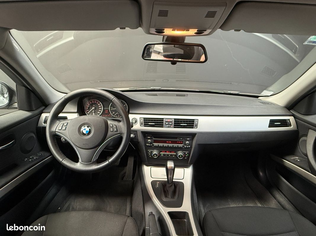 BMW SERIE 3 E90 LCI 318d 143 ch Confort A (image 16)