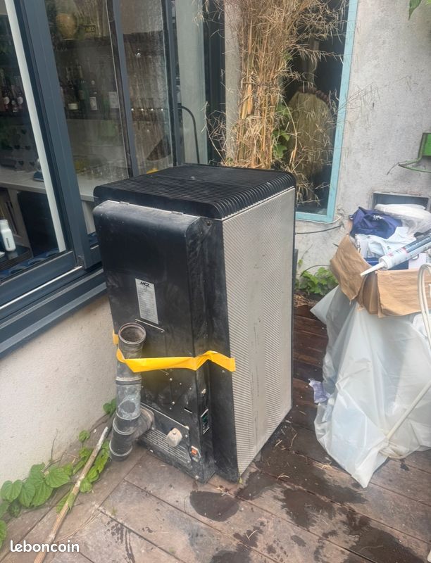 Poêle à granulés MCZ noir — 8 kW — à récupérer Paris 12 (image 2)