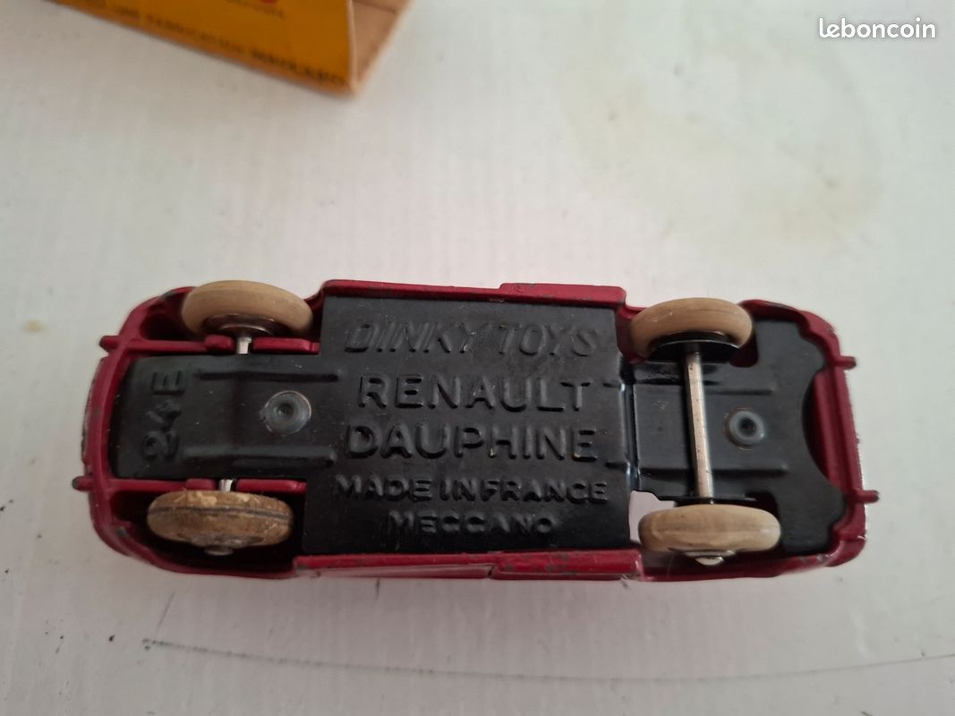 Dinky toys : Renault Dauphine + boite