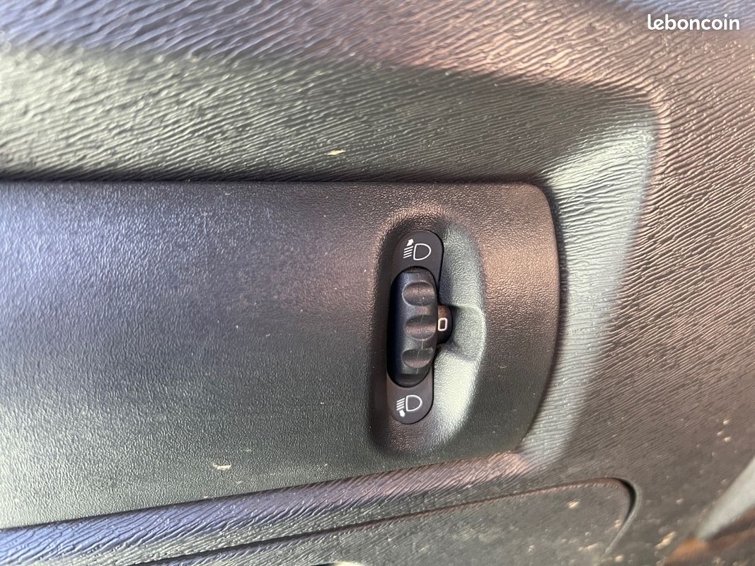 RENAULT KANGOO 1.5 DCI 90 ch Confort Fourgon - Attelage - Pas de TVA (image 14)