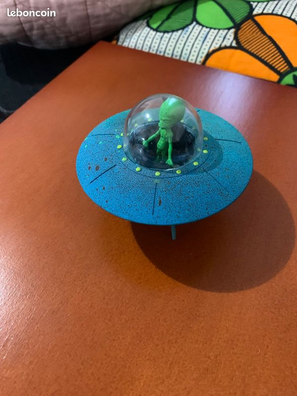 Soucoupe volante maquette (image 4)