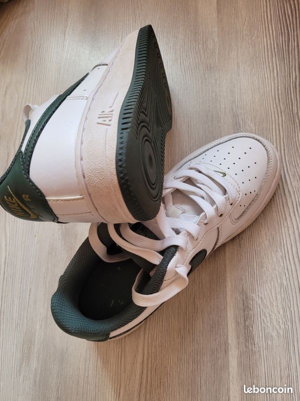 NIKE AIR FORCE Taille 34 Chaussures