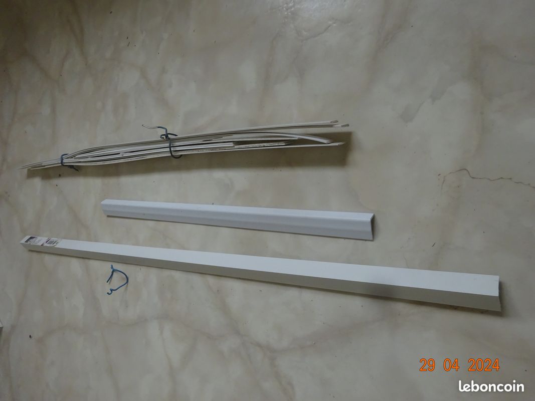 Cornière PVC NEUVE (image 1)