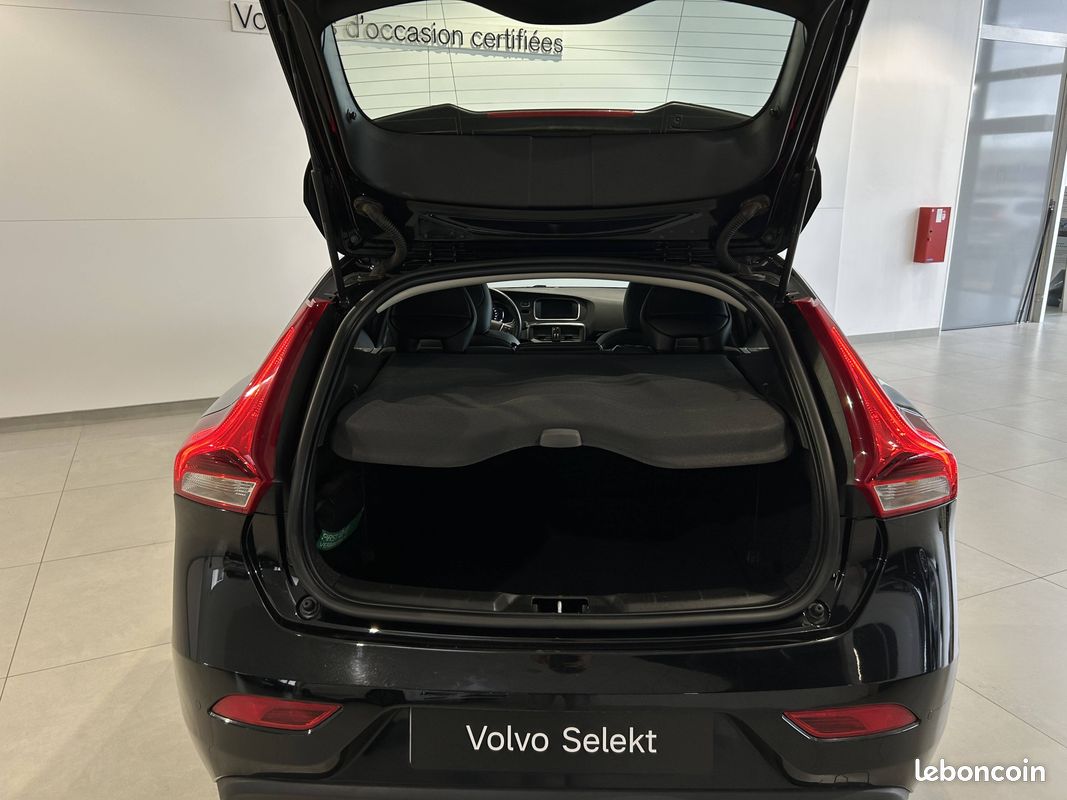 VOLVO V40 T2 122 ch Geartronic 6 Signature Edition (image 5)