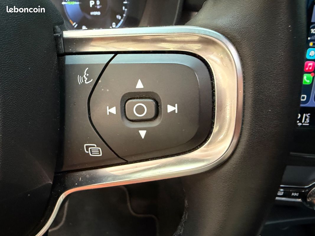 Volvo XC40 T5 261Ch Plug in Hybrid Inscription Business - 2EME MAIN / HISTORIQUE COMPLET / TOIT OUVRANT PANORAMIQUE / CARPLAY / CAMERA DE RECUL / COFFRE ELECTRIQUE (image 17)