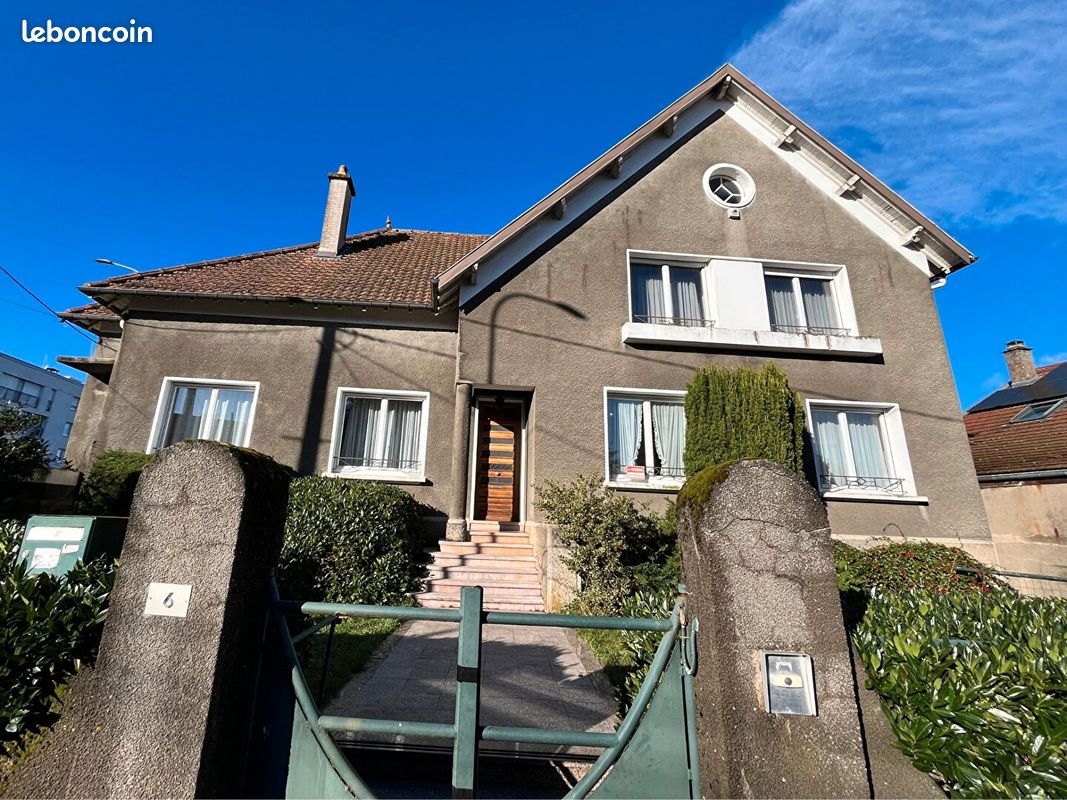 Maison 8 pièces 191 m² · à Charmes · 191 m² · 195 000 €
