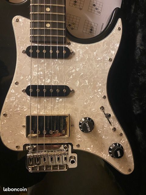 Guitare Stratocaster SIRE Larry Carlton S3 et + (image 1)