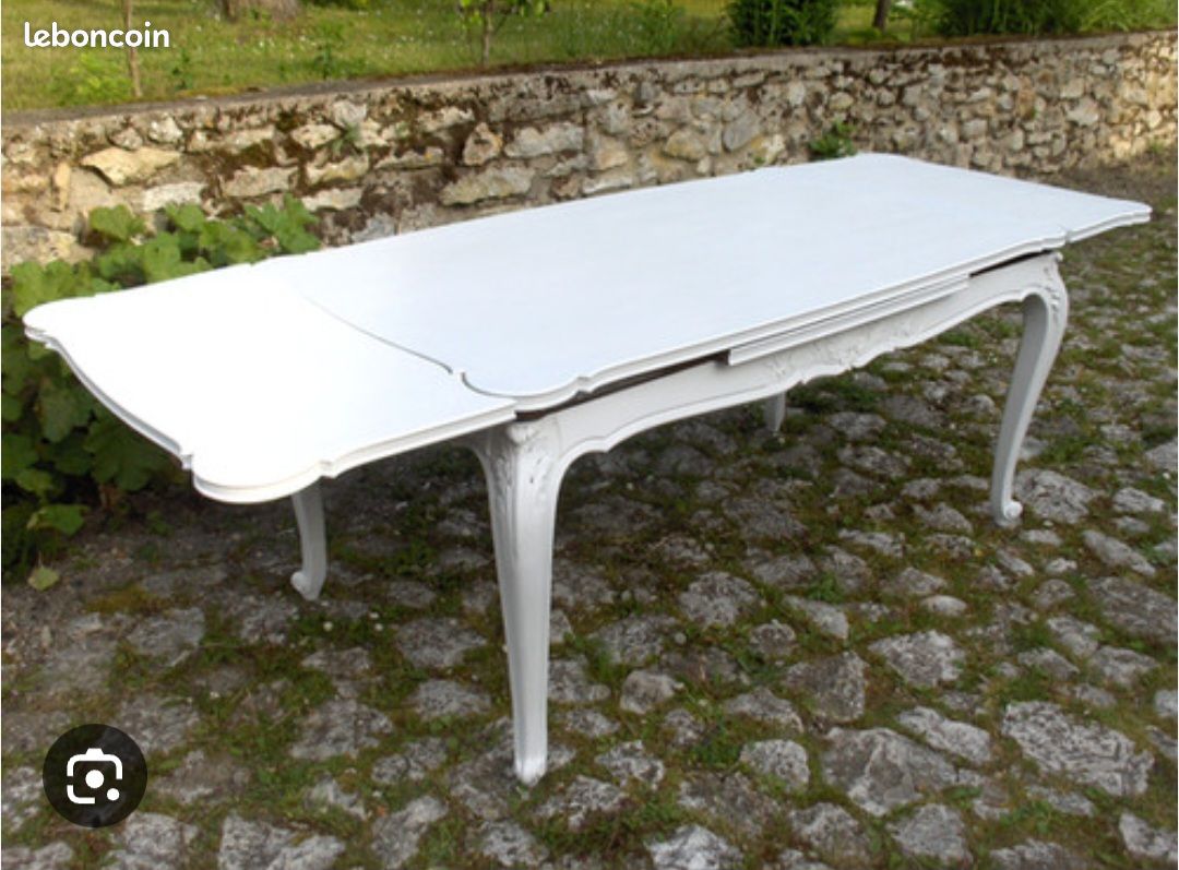 Table bois blanche patinée style régence (image 1)