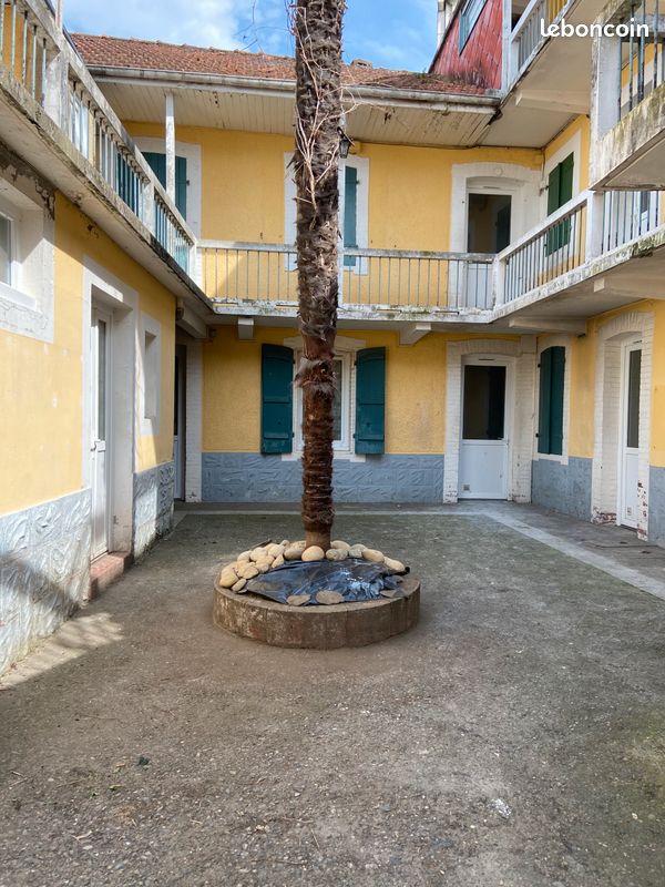Immeuble 14 pièces 240 m² · à Lourdes · 240 m² · 180 000 €