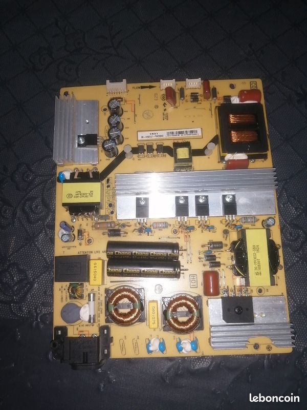 Pièces Détachées Pour Téléviseur Thomson 32HB3103 - Carte Mère Et Autres Composants D'occasion Fonctionnels