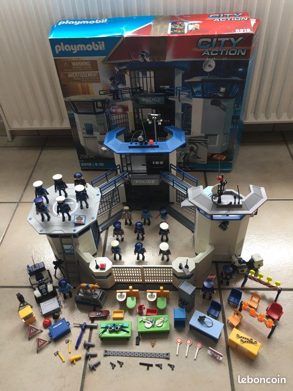 Pièce Détachée Playmobil Commissariat De Police - Table Et Accessoires, Occasion, Pour Compléter Votre Set