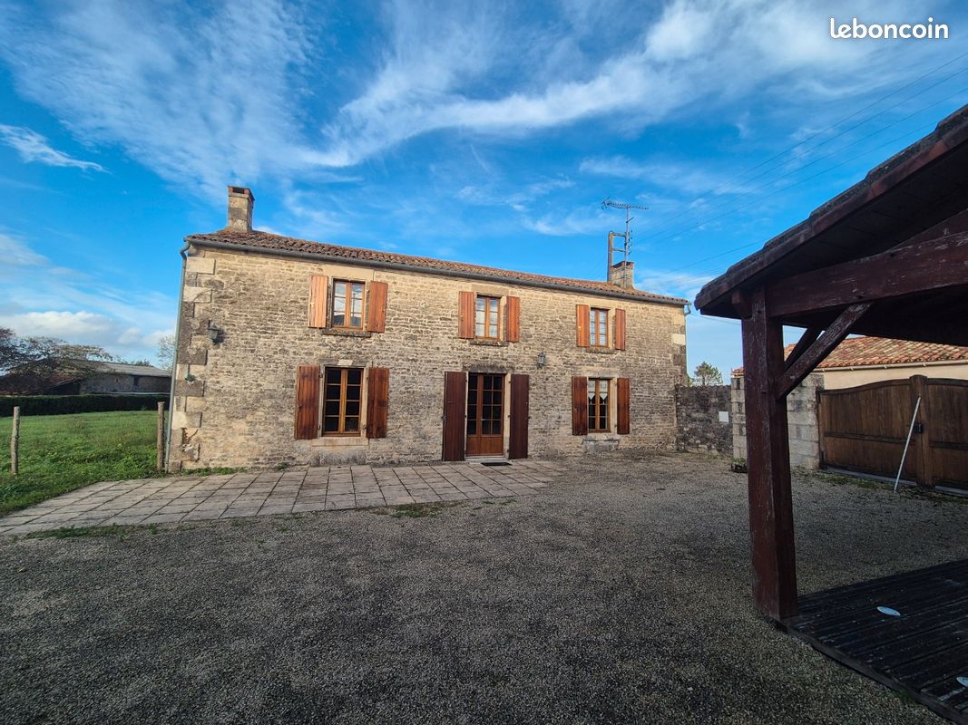 Maison 8 pièces 193 m² · à Saint-Hilaire-des-Loges · 193 m² · 240 000 €