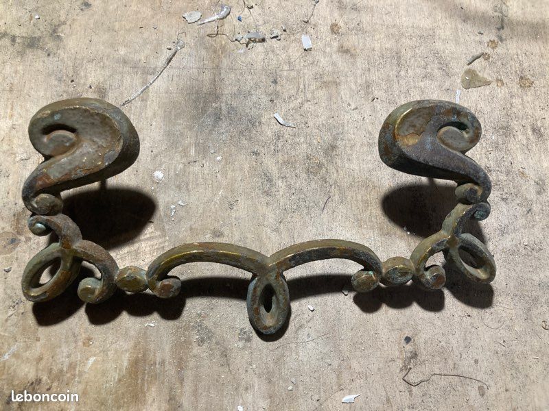 Ancienne poignée / ferrure de meuble décorative – 20,5 cm – marquée 2408 (image 1)