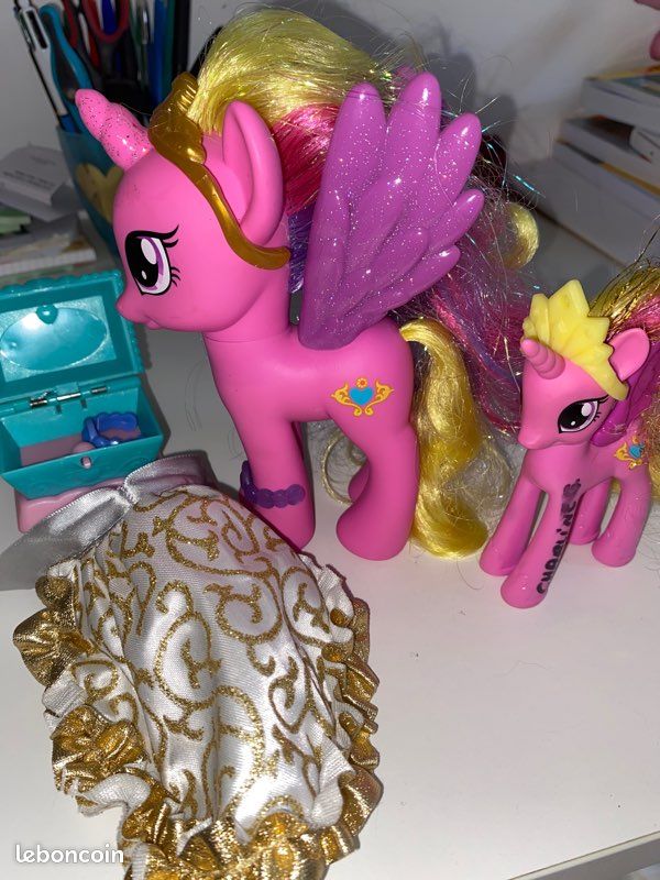 Lot 2 petit poney princesse Cadence + accessoires (image 5)