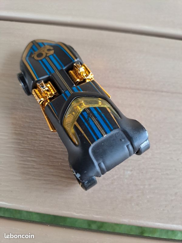 Voiture 50 ème anniversaire Hot Wheels (image 6)