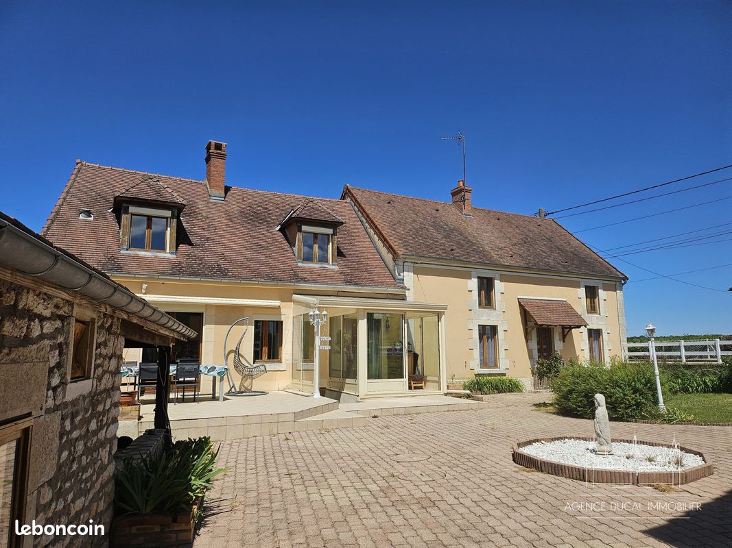 Maison 6 pièces 153 m² · à Varennes-lès-Narcy · 153 m² · 320 000 €