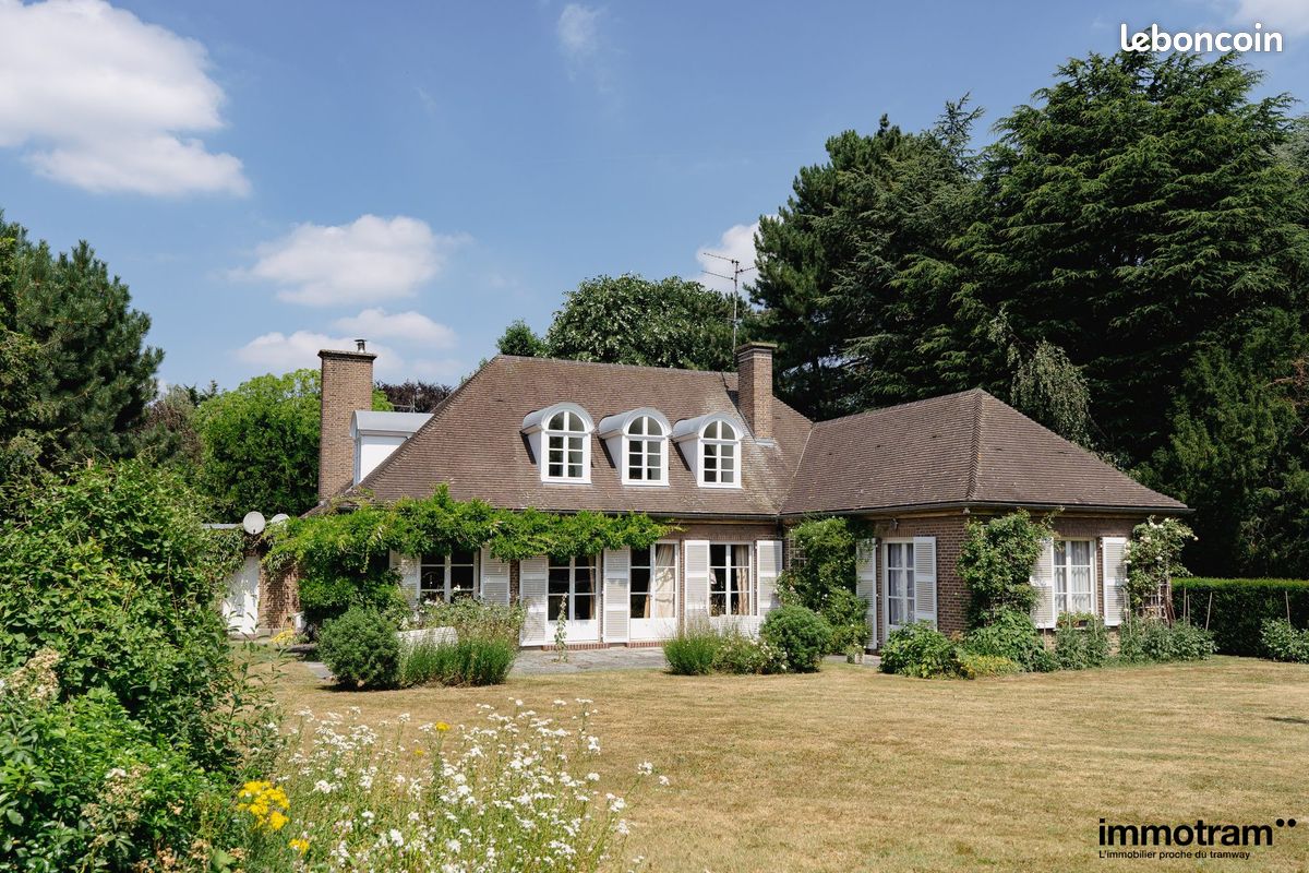 Maison 8 pièces 177 m² · à Mouvaux · 177 m² · 1 060 000 €