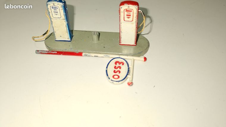 Dinky Toys France Pompe à Essence Sur Roues - Couleur Bleu Pétrole - Meccano - Rare