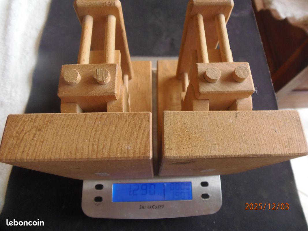 Kit de 8 balais (charbons) moteur Dimension : 12x20x32 Monté sur Kit de 8 balais (charbons) moteur Dimension : 12x20x32 Monté sur