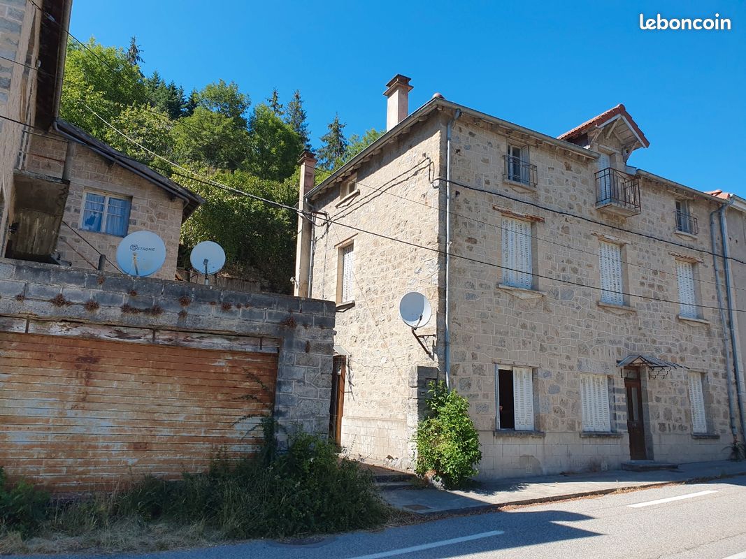Maison 12 pièces 120 m² · à Saint-Julien-d'Intres · 120 m² · 62 000 €