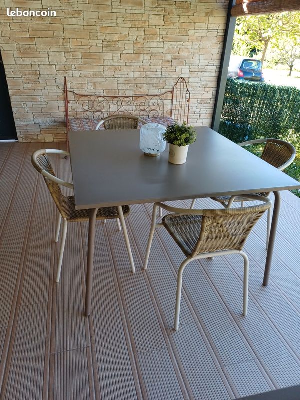 Ensemble table chaise (image 1)