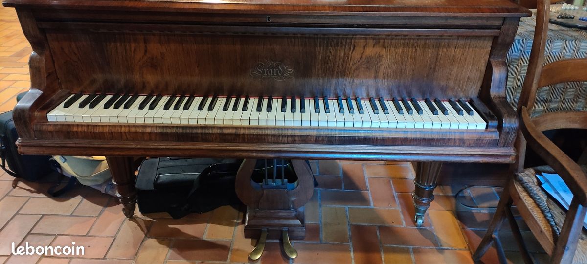 Piano Erard (image 1)